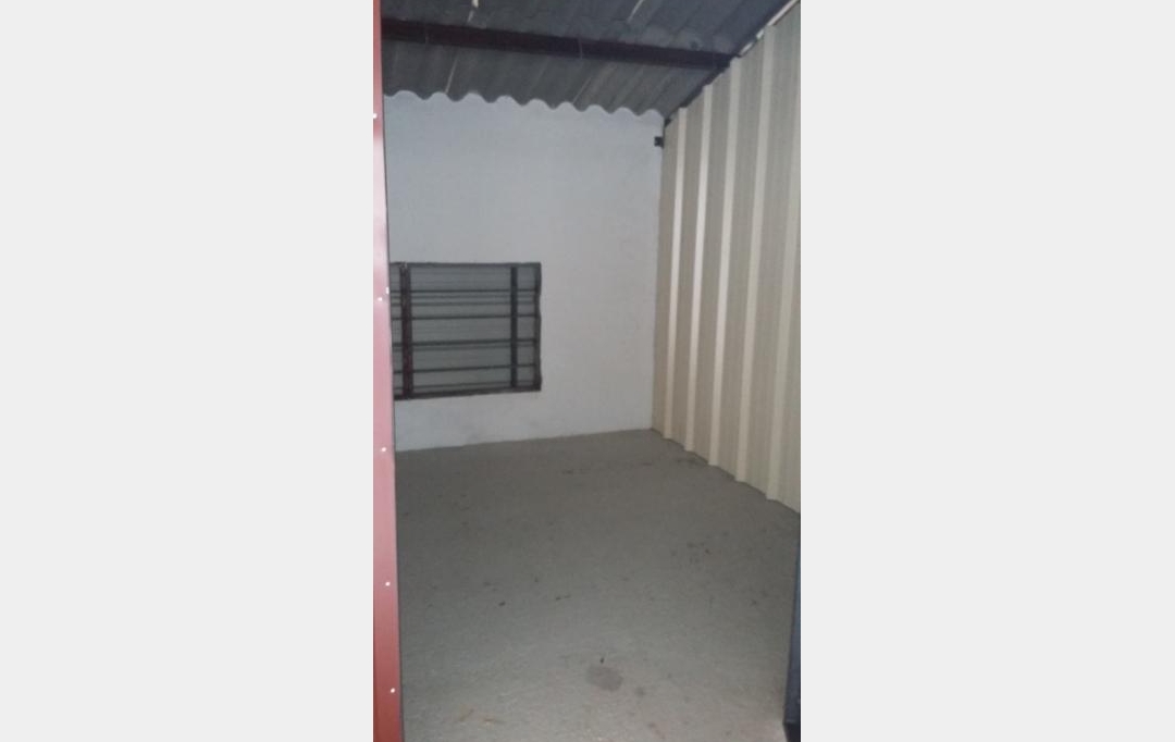 Annonces VITROLLES : Garage / Parking | LES PENNES-MIRABEAU (13170) | 5 m2 | 95 € 