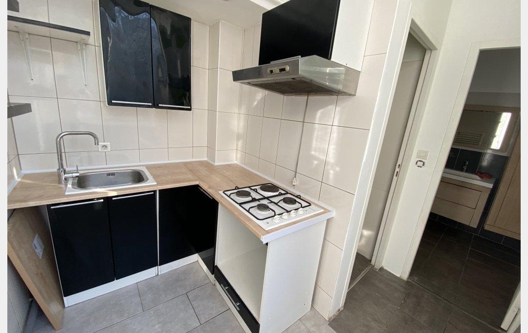 Annonces VITROLLES : Appartement | MARSEILLE (13015) | 64 m2 | 129 000 € 